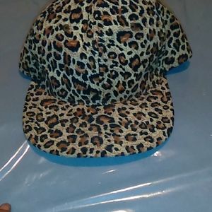 Cheetah print unisex snapback hat.